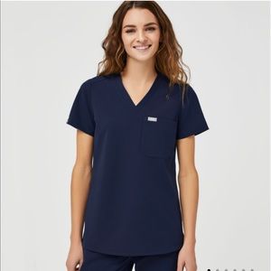 Figs. Catarina™ One-Pocket Scrub Top. Size Medium.